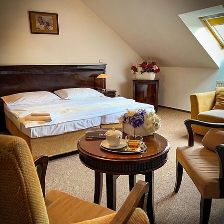 Hotel U Zeleneho Stromu Nepomuk ภายนอก รูปภาพ