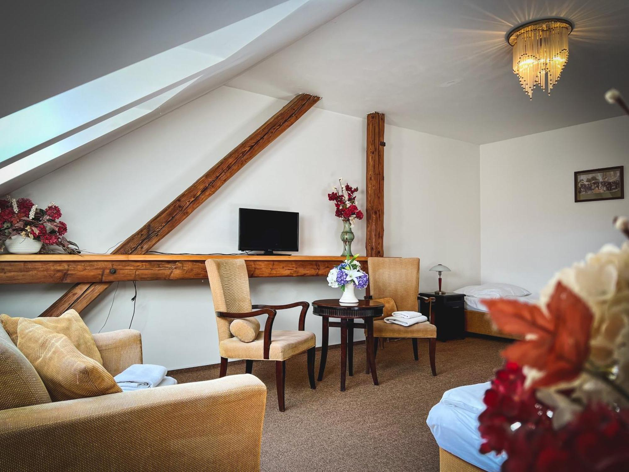 Hotel U Zeleneho Stromu Nepomuk ภายนอก รูปภาพ