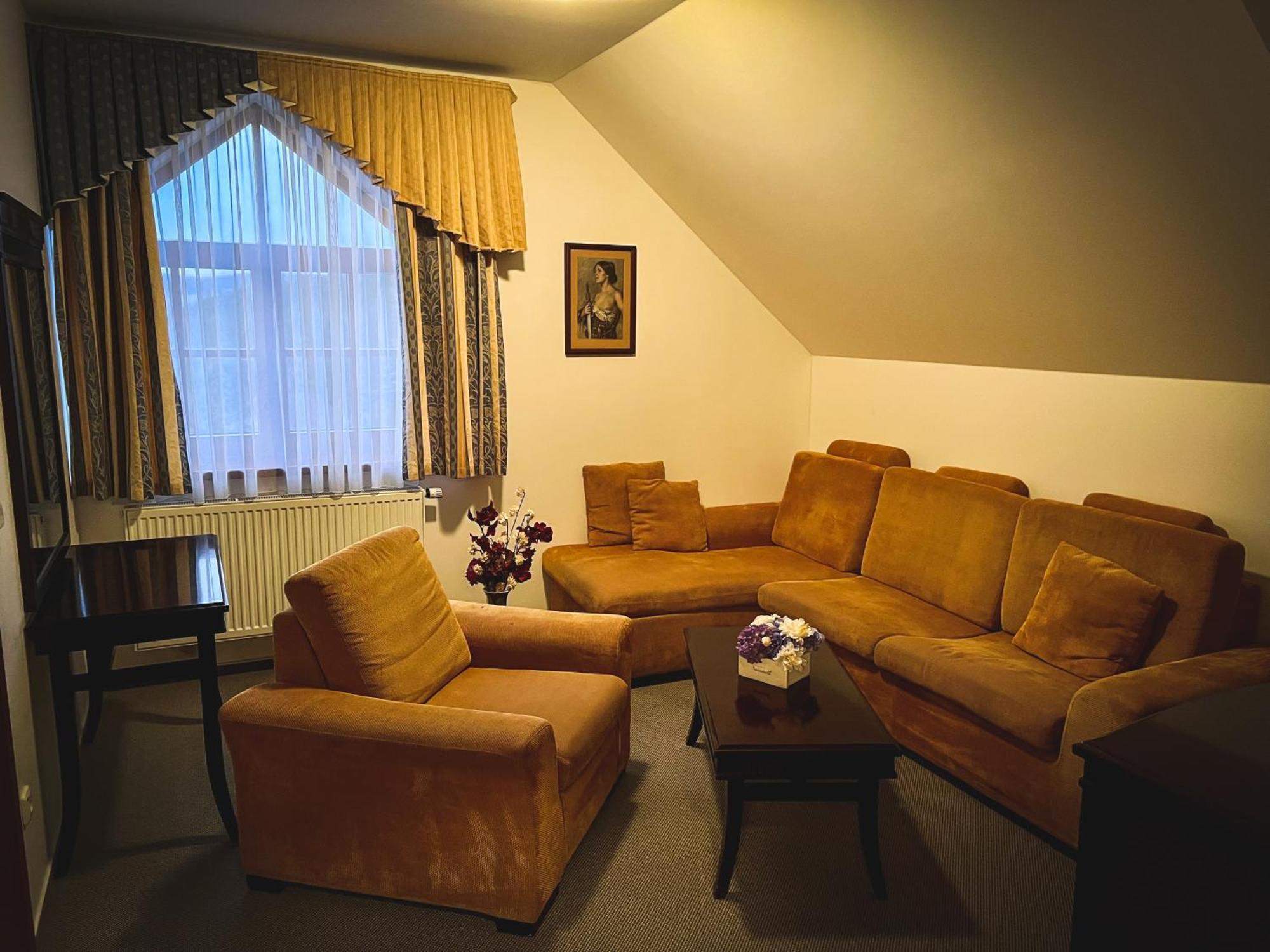Hotel U Zeleneho Stromu Nepomuk ภายนอก รูปภาพ