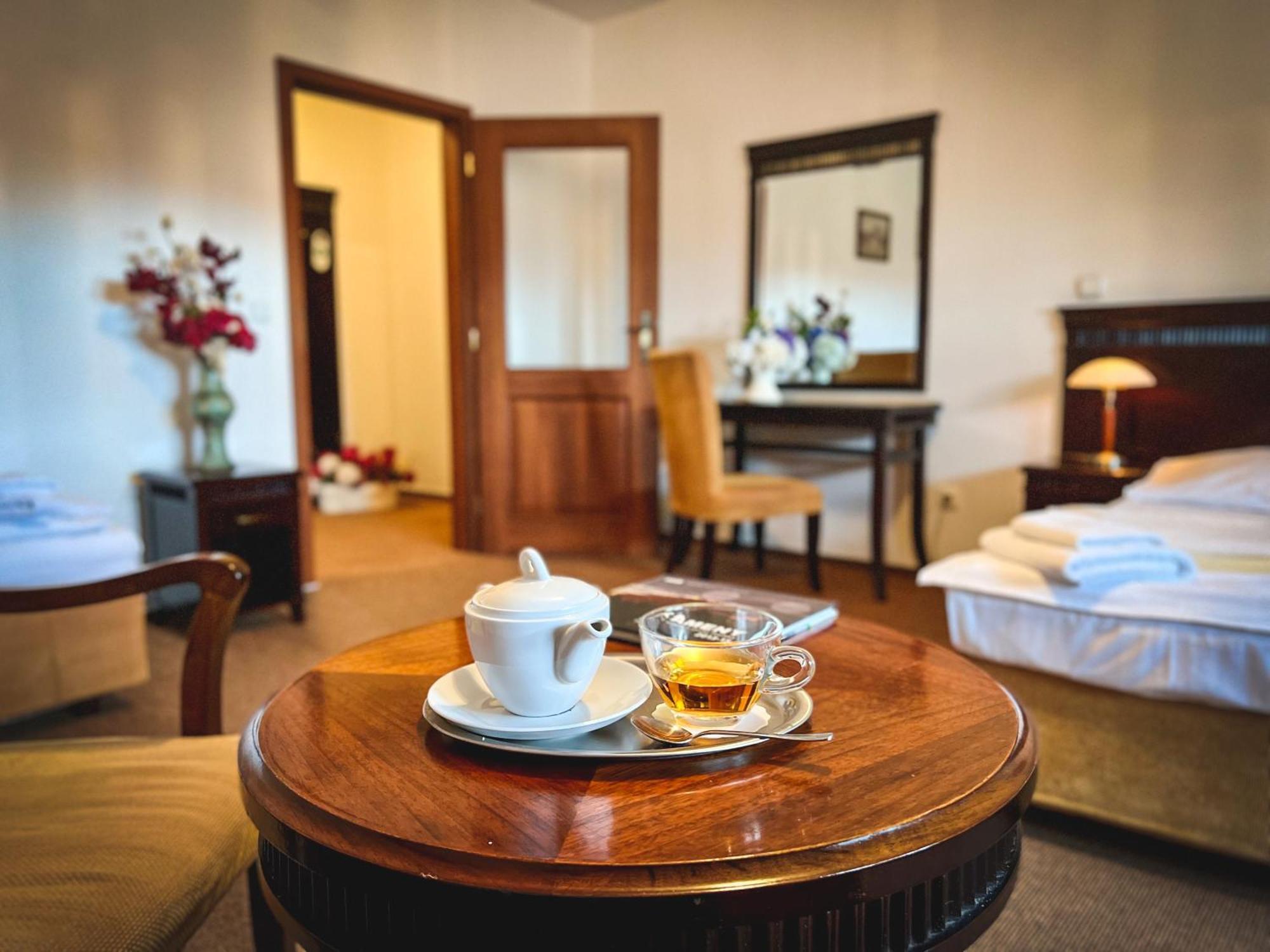 Hotel U Zeleneho Stromu Nepomuk ภายนอก รูปภาพ
