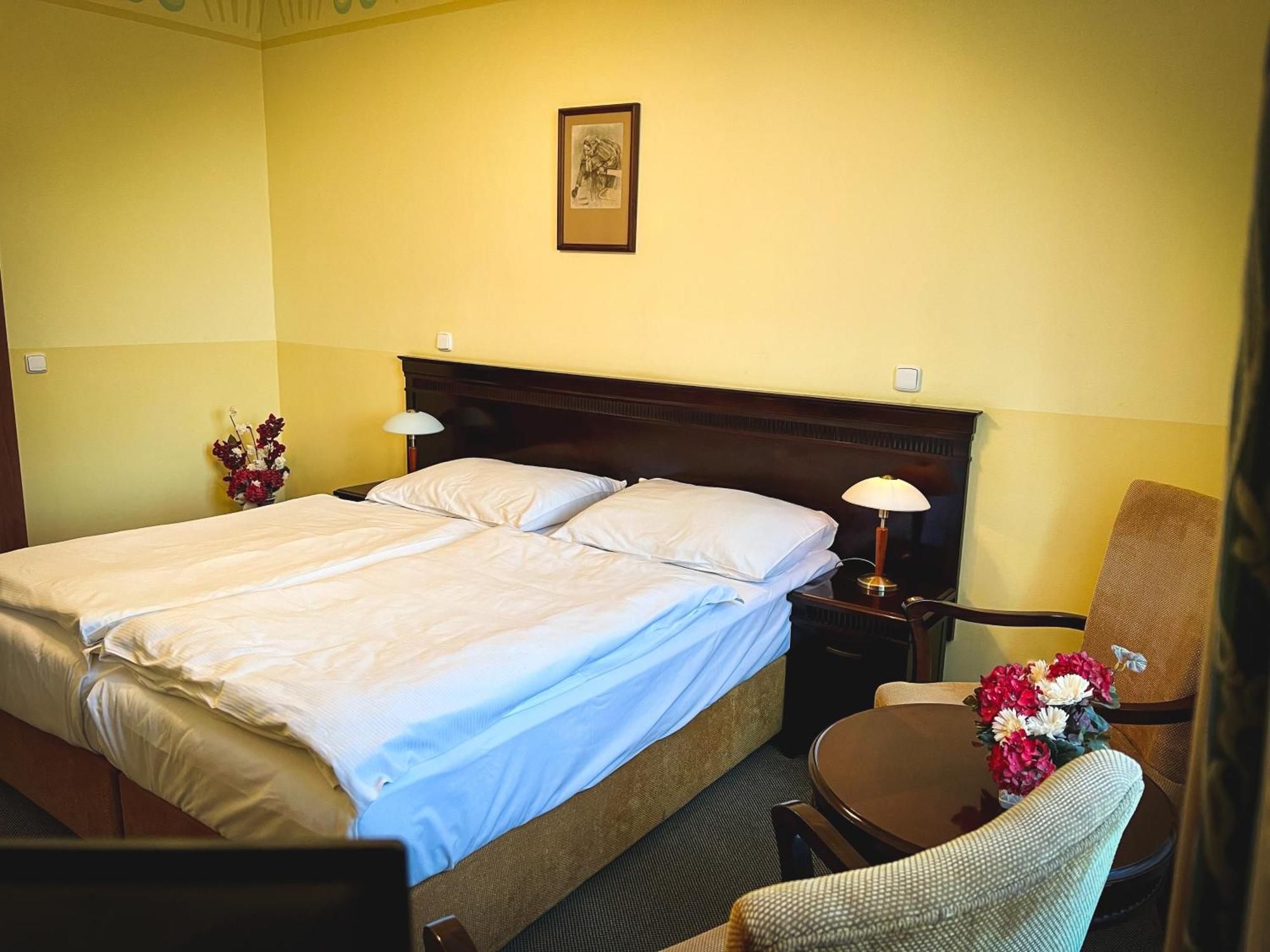 Hotel U Zeleneho Stromu Nepomuk ภายนอก รูปภาพ