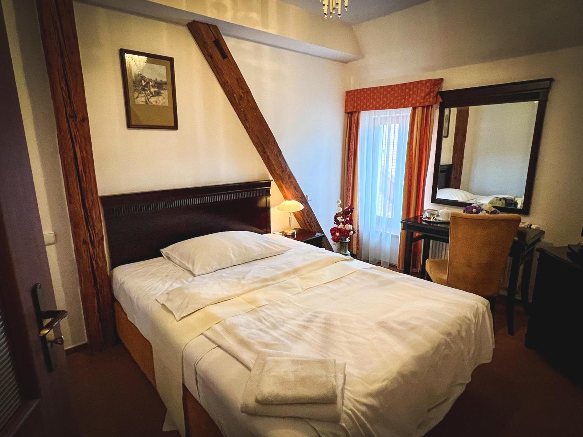 Hotel U Zeleneho Stromu Nepomuk ภายนอก รูปภาพ