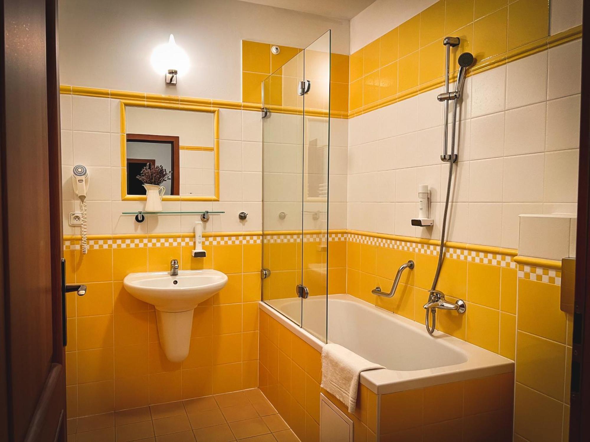 Hotel U Zeleneho Stromu Nepomuk ภายนอก รูปภาพ