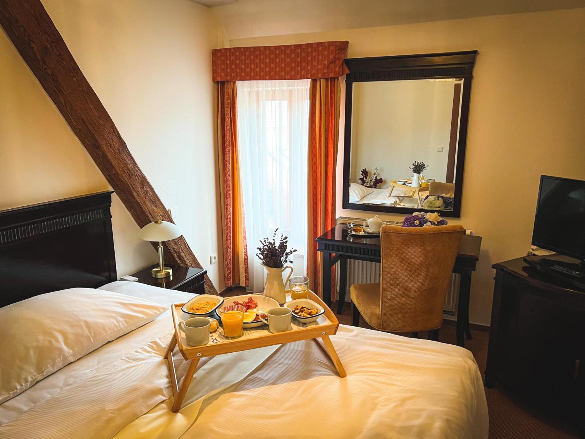 Hotel U Zeleneho Stromu Nepomuk ภายนอก รูปภาพ