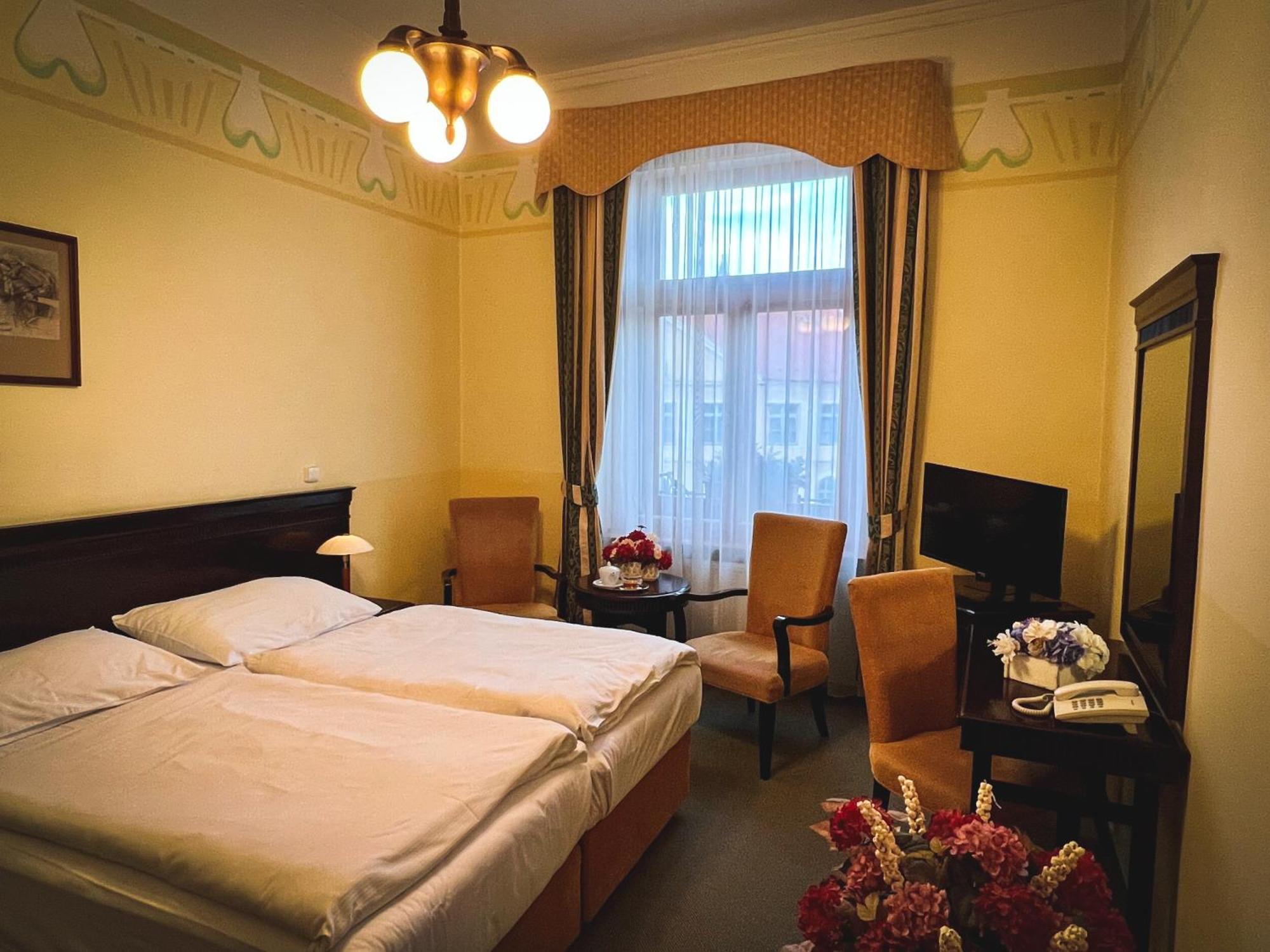 Hotel U Zeleneho Stromu Nepomuk ภายนอก รูปภาพ