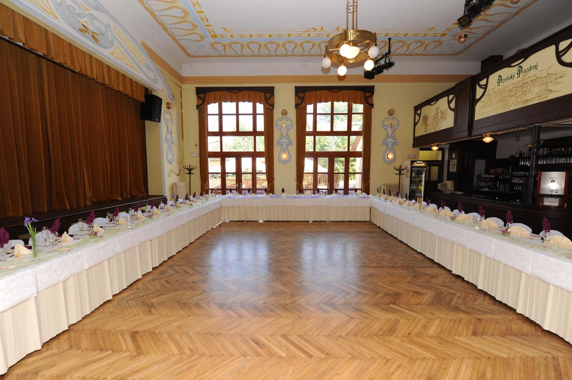 Hotel U Zeleneho Stromu Nepomuk ภายนอก รูปภาพ
