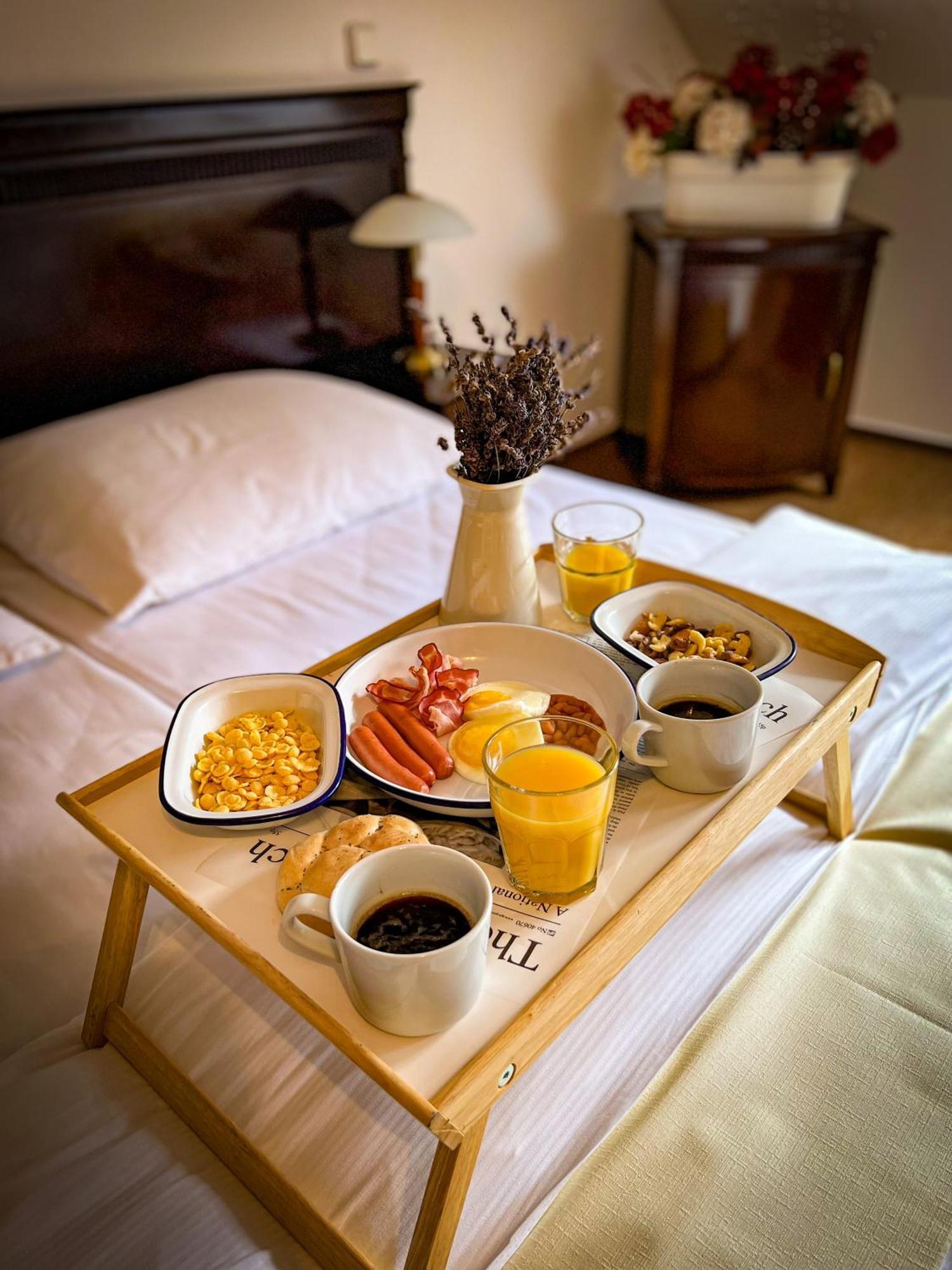 Hotel U Zeleneho Stromu Nepomuk ภายนอก รูปภาพ