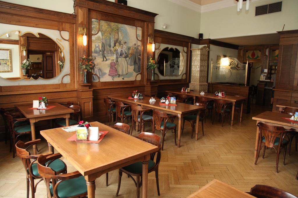 Hotel U Zeleneho Stromu Nepomuk ภายนอก รูปภาพ