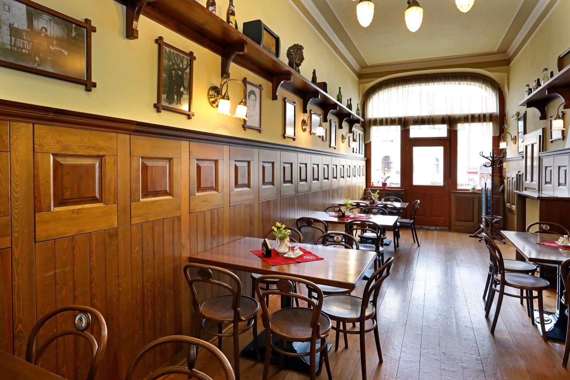 Hotel U Zeleneho Stromu Nepomuk ภายนอก รูปภาพ